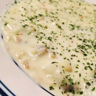 New England White Chowder: made fresh with cream, chopped quahogs, potatoes and celery. Get em with a batch of house made fresh clam cakes with a side of our own fresh tartar sauce.