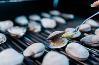 Clams on a grill
